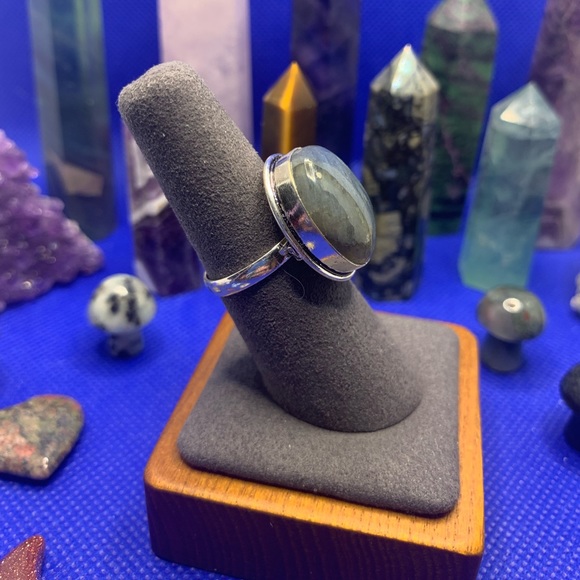 Flashy Striped Labradorite Oval Ring. .925 Sterling Plated. Size 6.5 - Picture 4 of 12